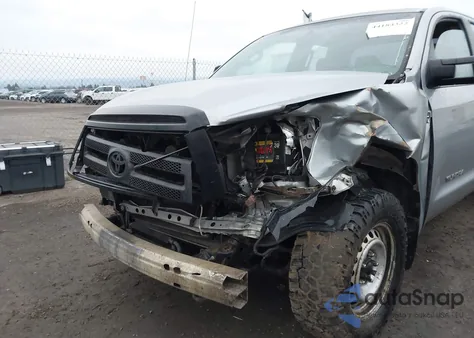 2010 Toyota Tundra Grade 5.7L V8 z USA, uszkodzony, nr VIN 5TFCY5F19AX009713